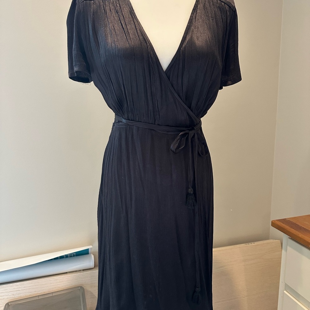 Billabong Black Crinkle Wrap Dress – Short Sleeve – Size M (K/M)